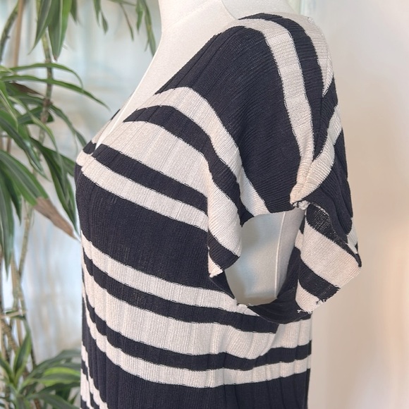 Ribbed Knit Black & Cream Striped Maxi Dress – V-Neck Cap Sleeve Side Slit Sz M - Picture 4 of 7